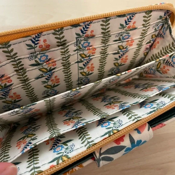 EUC - Vera Bradley Turnlock Wallet in Enchanted Mandala - Picture 6 of 12